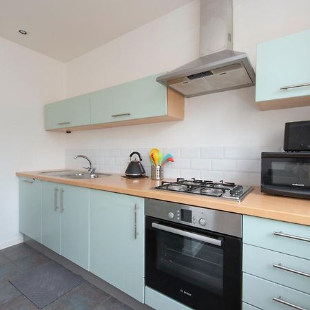 Modern Luxury Apartment By Bow Road Station 런던 외부 사진