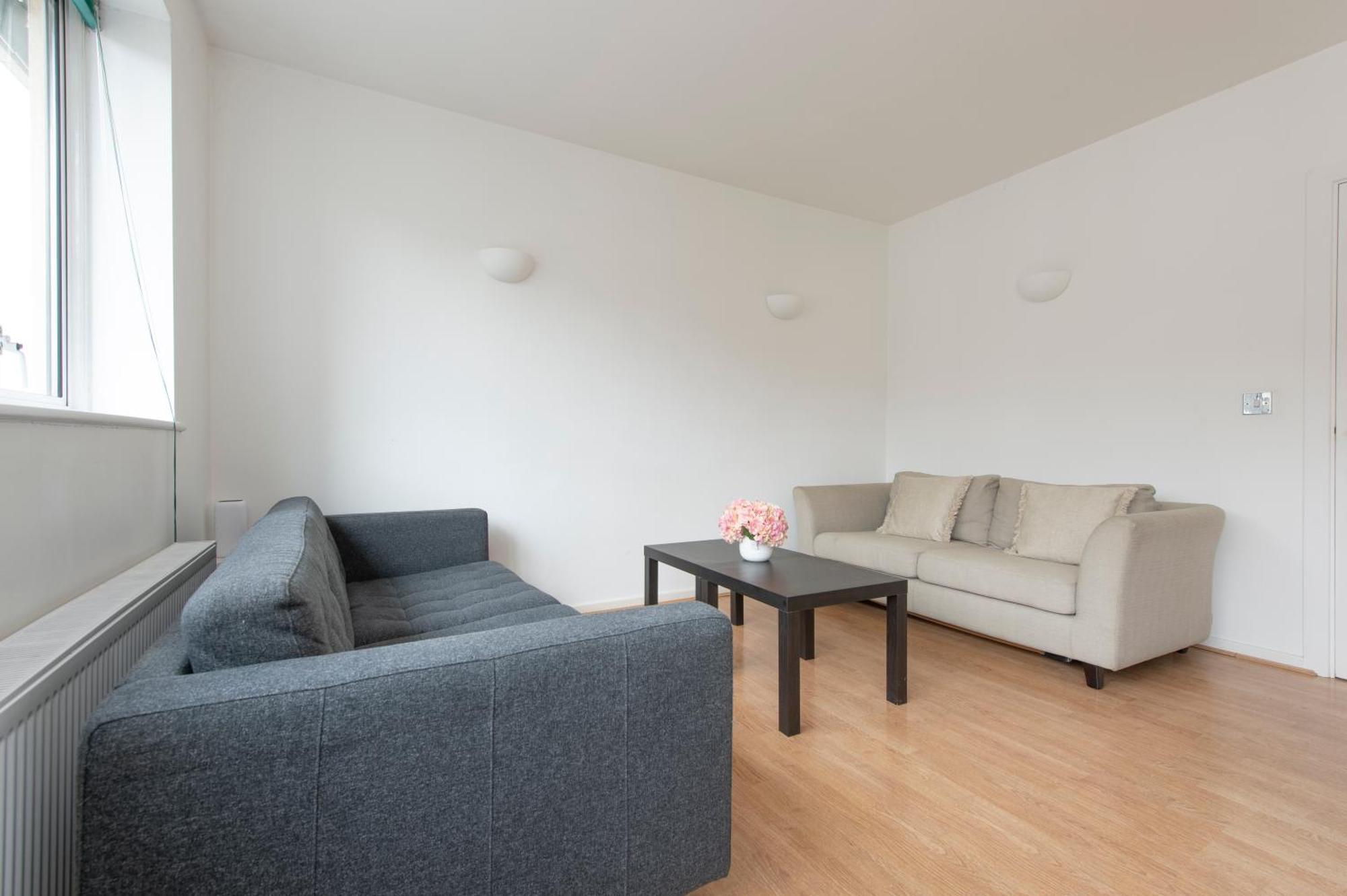 Modern Luxury Apartment By Bow Road Station 런던 외부 사진
