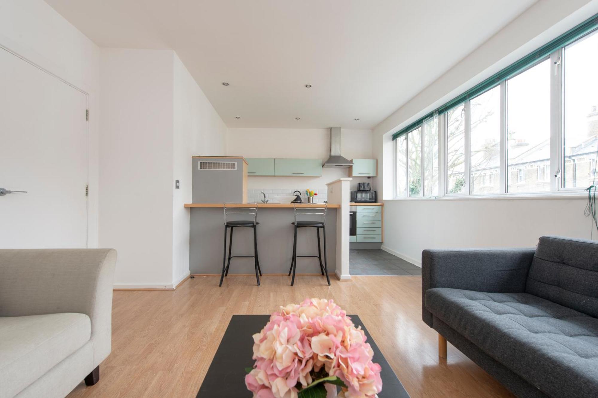 Modern Luxury Apartment By Bow Road Station 런던 외부 사진