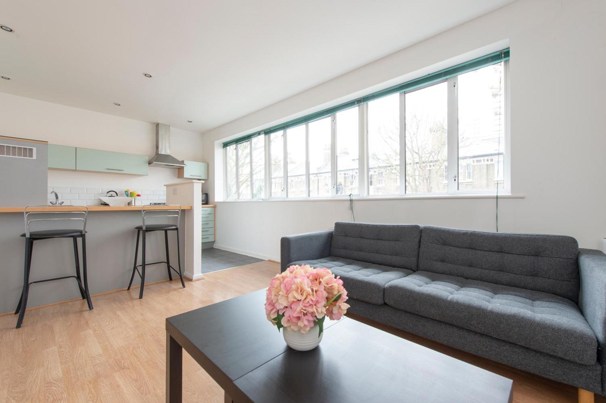 Modern Luxury Apartment By Bow Road Station 런던 외부 사진