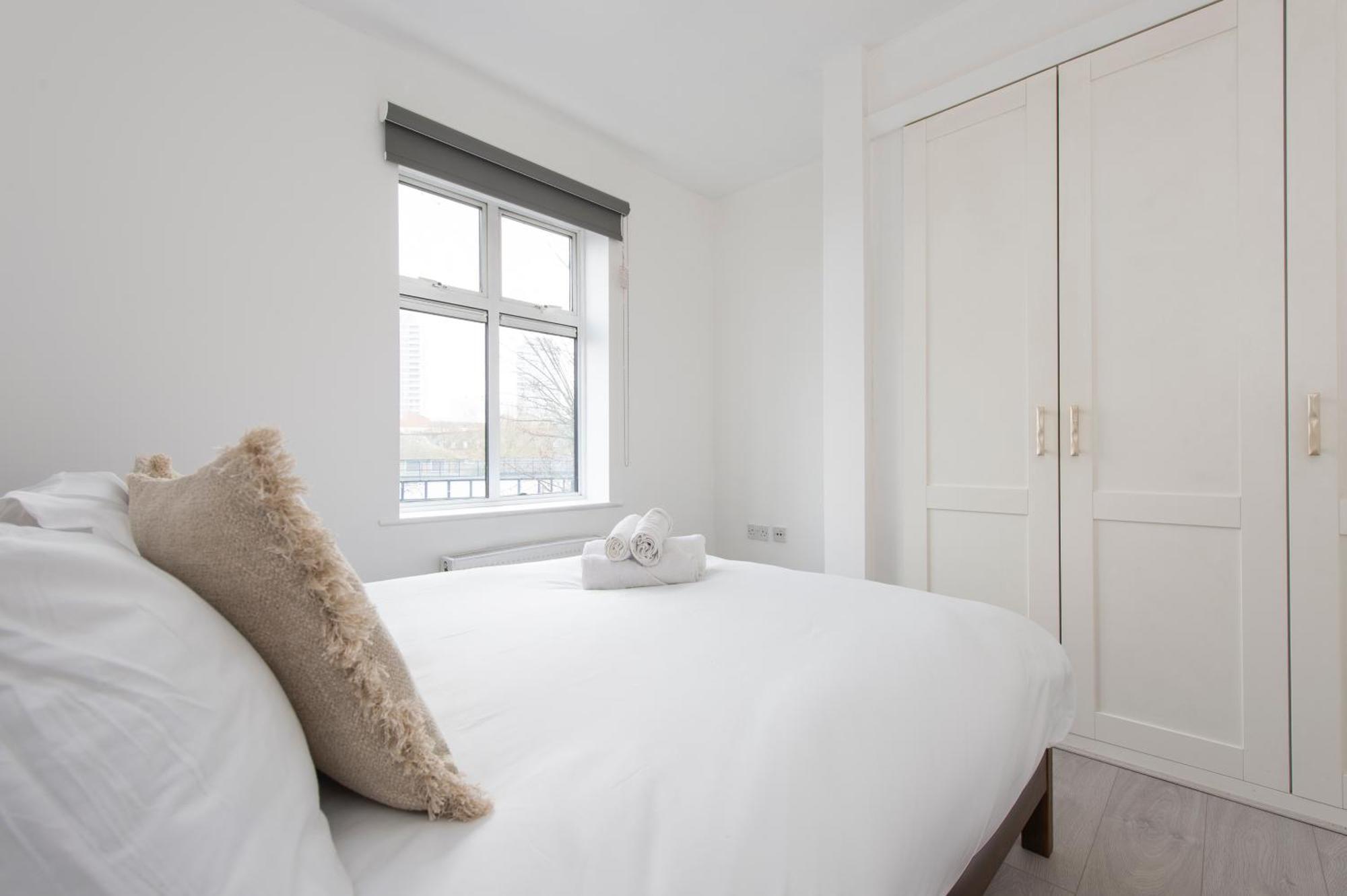 Modern Luxury Apartment By Bow Road Station 런던 외부 사진