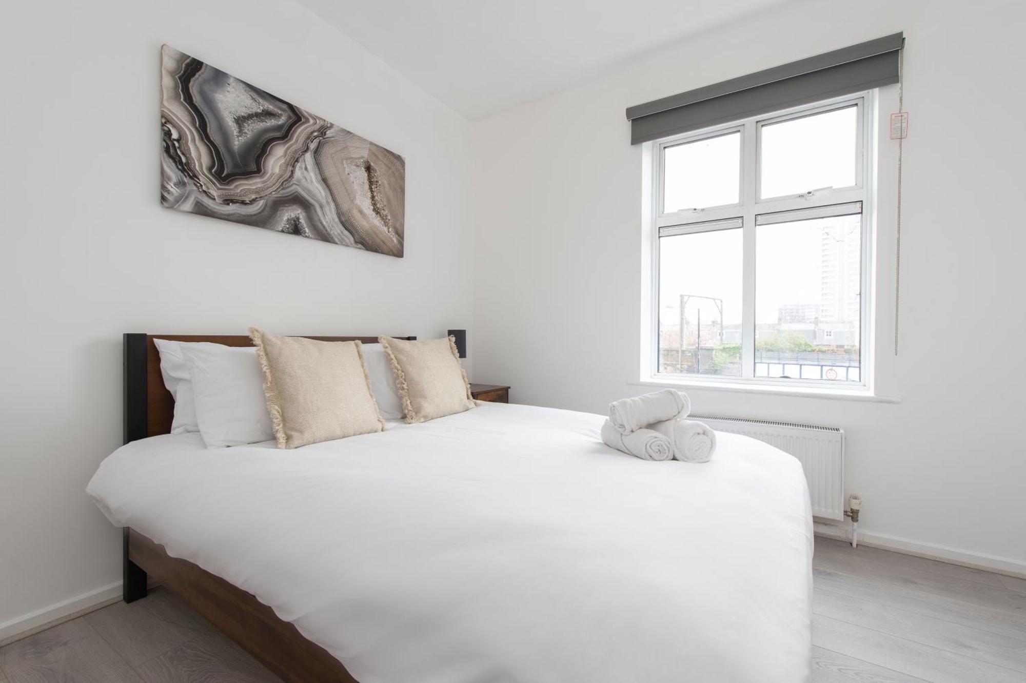 Modern Luxury Apartment By Bow Road Station 런던 외부 사진