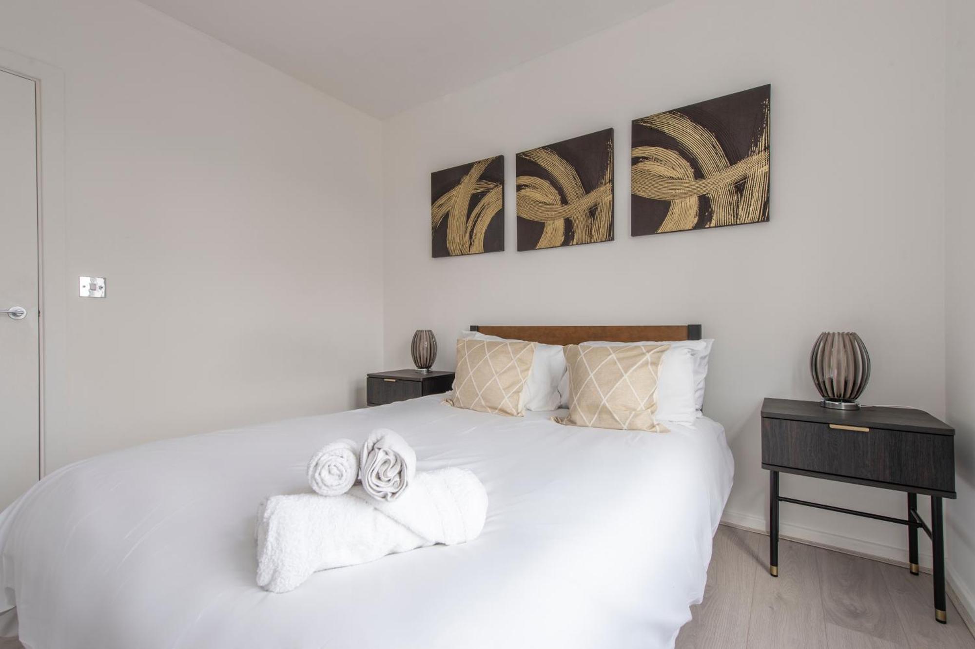 Modern Luxury Apartment By Bow Road Station 런던 외부 사진