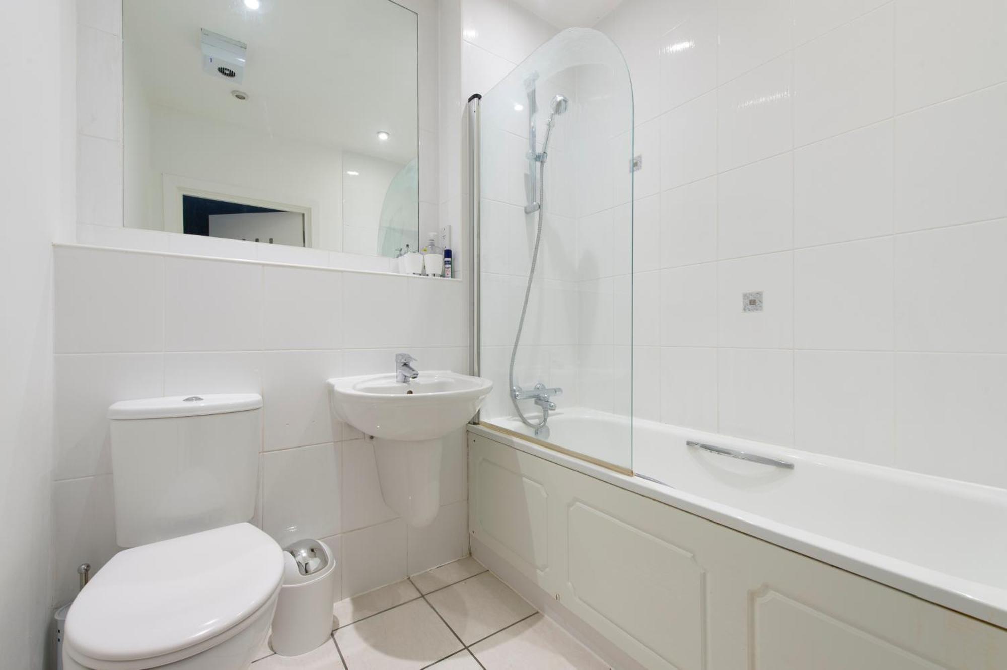 Modern Luxury Apartment By Bow Road Station 런던 외부 사진