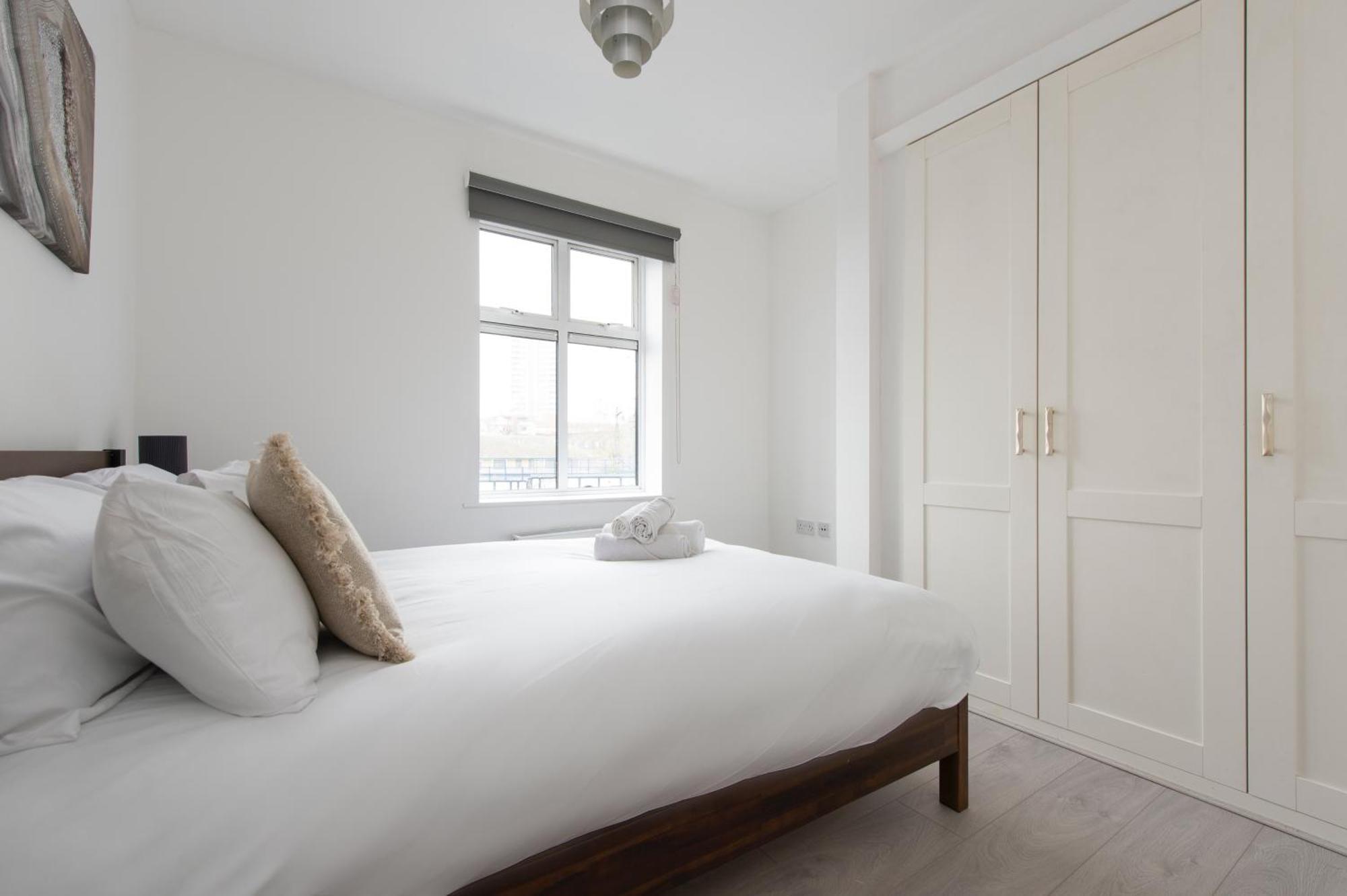 Modern Luxury Apartment By Bow Road Station 런던 외부 사진