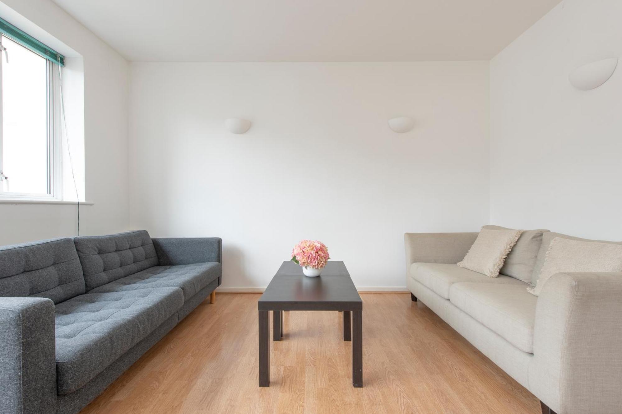 Modern Luxury Apartment By Bow Road Station 런던 외부 사진