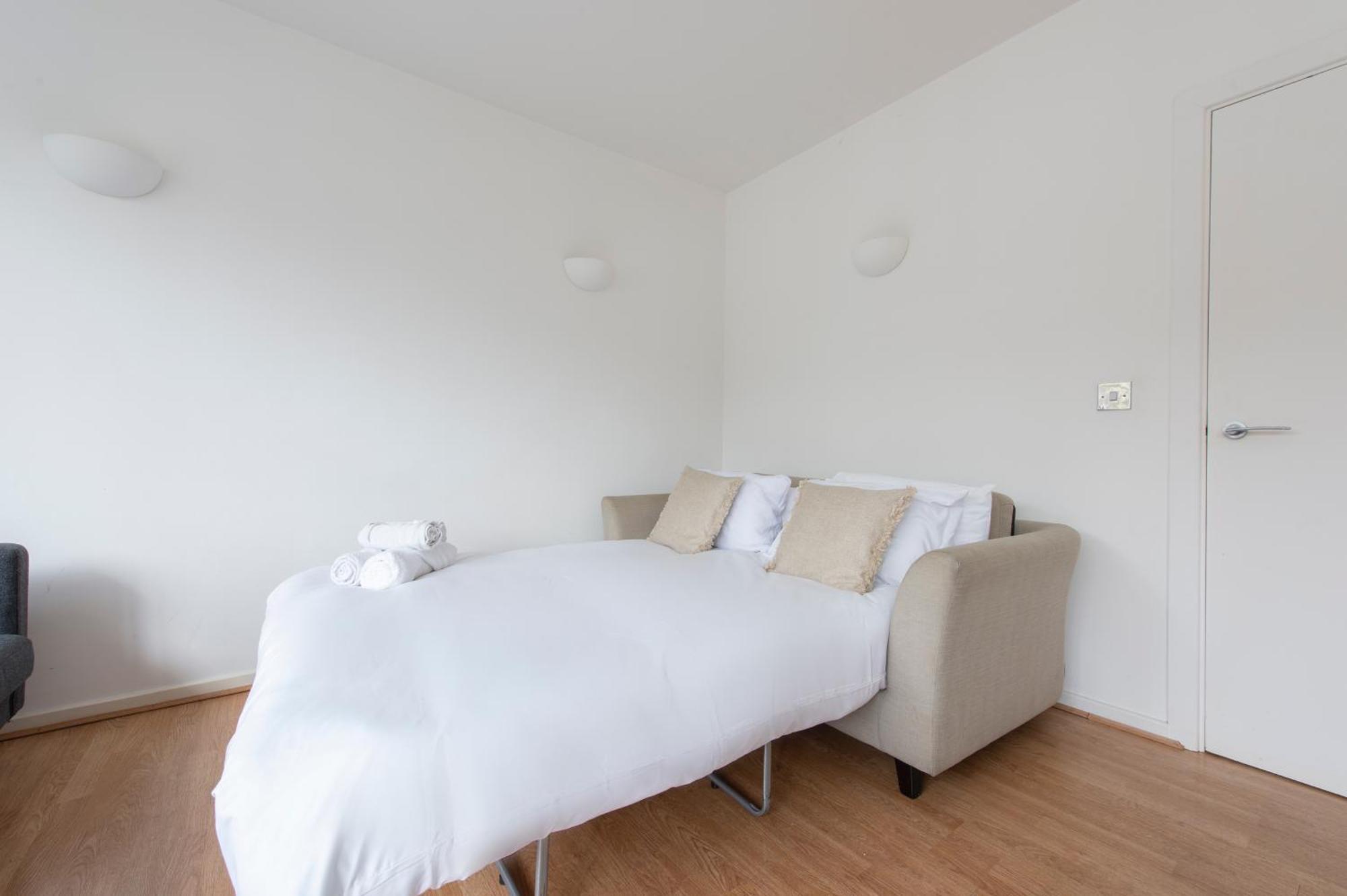Modern Luxury Apartment By Bow Road Station 런던 외부 사진
